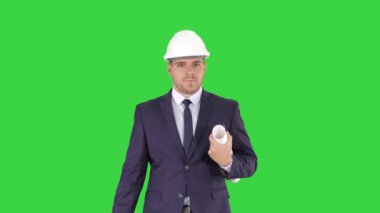 İş kurma kavramı, mimarlar, mühendis ofis veya şantiyede plan tutan ve Yeşil Ekranda yürüme, Chroma Key.