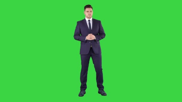 Pensativo hombre de negocios en una pantalla verde, Clave de croma . — Vídeos de Stock