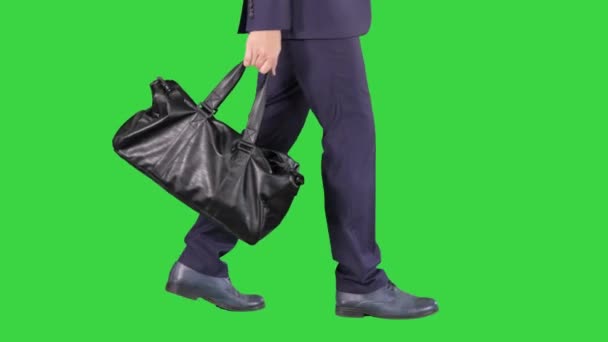 Busy man walking with leather bag on a Green Screen, Chroma Key. — Stock Video