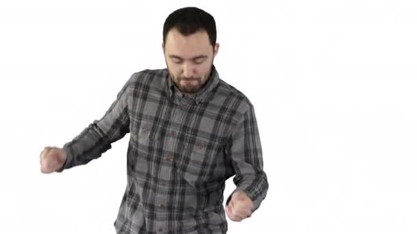 Περιστασιακή άνθρωπος περπάτημα και χορό σε λευκό φόντο. — Αρχείο Βίντεο
