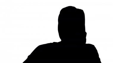 Siluet Güzel kadın cep telefonu konuşuyor.