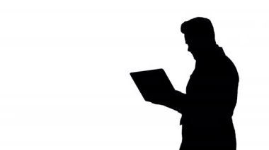 Silüet Doktor dizüstü bilgisayarda sonuçlar gösteriyor.