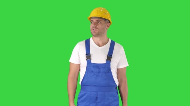 Architect or engineerpresenting new house or building on a Green Screen, Chroma Key. — Stock Video