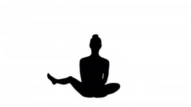 Siluet Güzel genç kadın lotus poz oturan yoga yoga spor giyen.