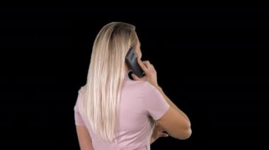 Telefondaki kadın, Alfa Kanalı.