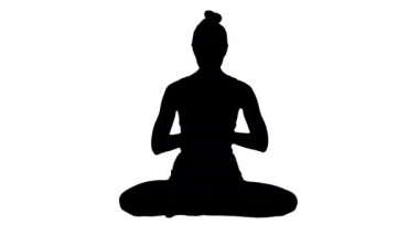 Siluet Büyüleyici Yogi gülümsüyor ve egzersizi bitiriyor..