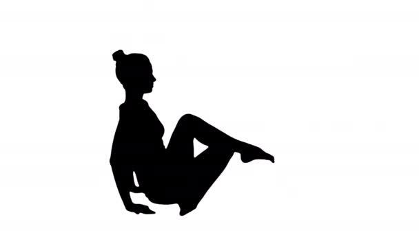 Silhouet Jonge mooie vrouw doet yoga asana Marichyasana. — Stockvideo