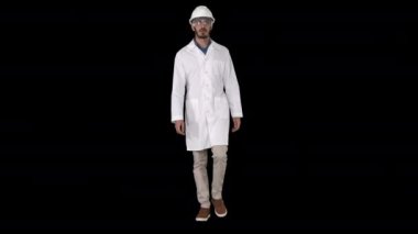 Güvenlik kaskı ve gözlükleriyle yürüyen bilim mühendisi, Alpha Channel