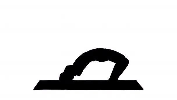 Silhouette Yoga fille sportive effectuant Chakrasana Urdva Dhanurasana Wheel Pose . — Video