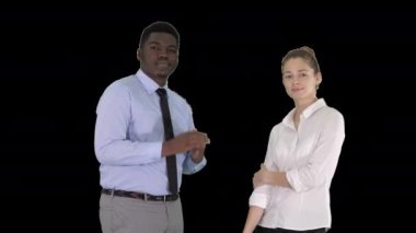 Alkışlayan bir işadamı ve bir iş kadını, Alpha Channel