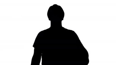 Siluet İnşaat işçisi ressam kameraya boya fırçası ve gülümsüyor gösteren.