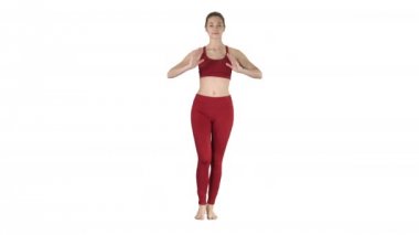 Genç kadın taze hava nefes beyaz arka planda Yoga için hazırlanıyor.