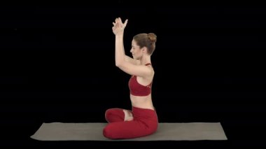 Genç sportif çekici kadın yoga yapıyor, Lotus pozu veriyor, Alfa Kanalı.