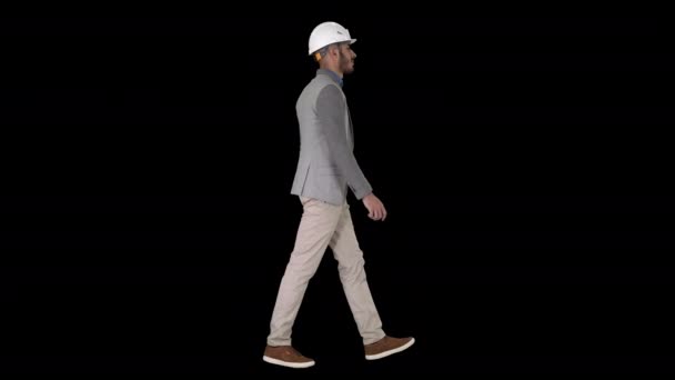 戴白色头盔行走的建筑师，阿尔法通道 — 图库视频影像