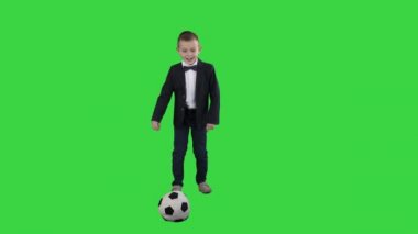 Yeşil Ekranda Hedefte Kostümlü Küçük Çocuk, Chroma Key.