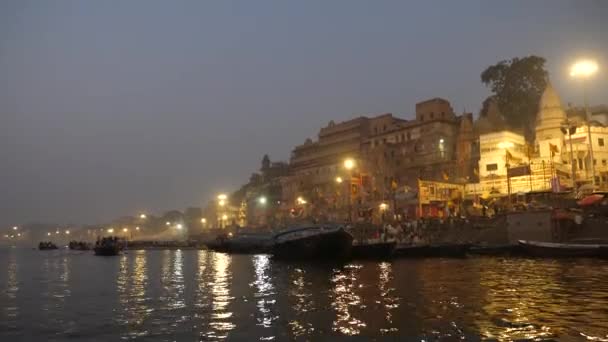 Ganj Nehri üzerinde tekneler, Varanasi, Hindistan — Stok video