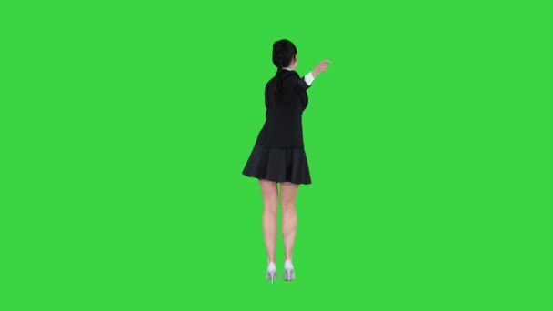 Iskolás lány táncol a zöld képernyőn, Chroma Key. — Stock videók
