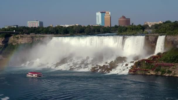Boat sailing in the Niagara Falls lake. — Stock Video