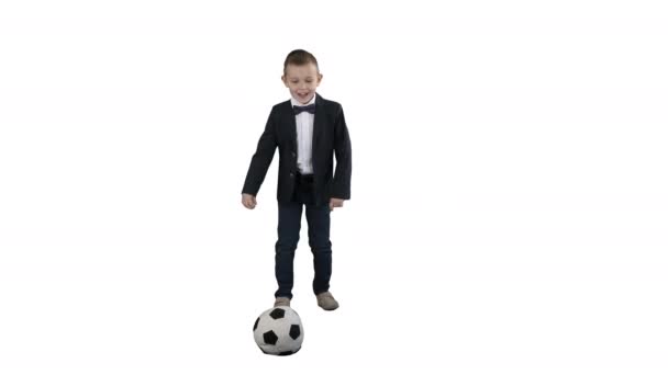 Ragazzino in costume che spara a Goal su sfondo bianco . — Video Stock