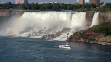 Boat ve Niagara Şelaleleri. Kanada