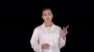 Çekici doktor ürünü sunan Alpha Channel 'ı işaret ediyor.