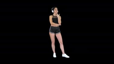 Kulaklıklı genç kız dikkatle müzik dinlerken, Alpha Channel