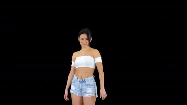 Adorable modelo femenina hispana en pantalones vaqueros bailando, Alpha Channel — Vídeos de Stock