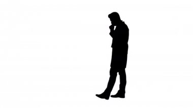 Siluet Yorgun doktor geçiyor.