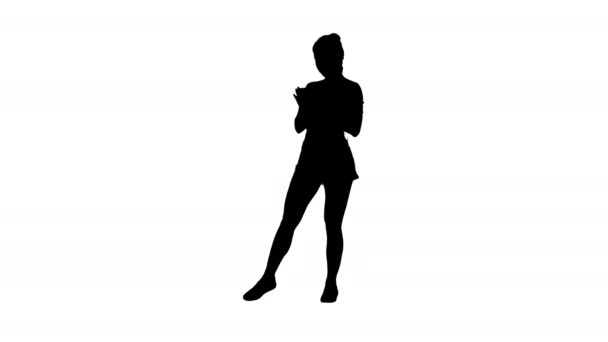 Silhouette positivepretty sexy Mädchen hört Musik auf ihrem Handy. — Stockvideo