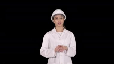 Genç ve güzel bir kadın bilim adamı, Alpha Channel 'da beyazlar üzerine konferans veriyor.