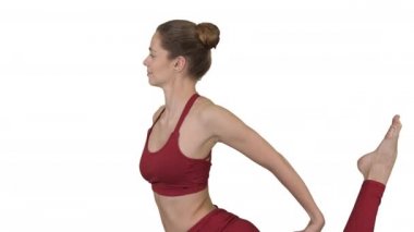 Güzel genç kadın Eka Pada Rajakapotasana Yoga Pose yapıyor, Beyaz arka plan üzerinde Tek Bacaklı Kral Güvercin Duruş.