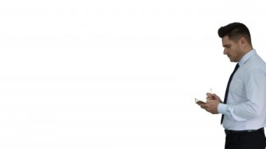 Kendine güvenen, zeki iş adamının beyaz arka plan hakkında bir fikri var..