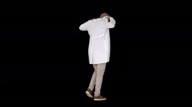 Yürüyen doktor beyaz cüppe koyarak, Alpha Channel