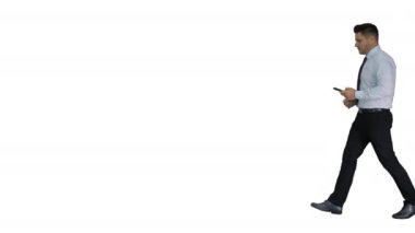 Yakışıklı adam bir selfie alıyor beyaz arka planda hızlı selfie.