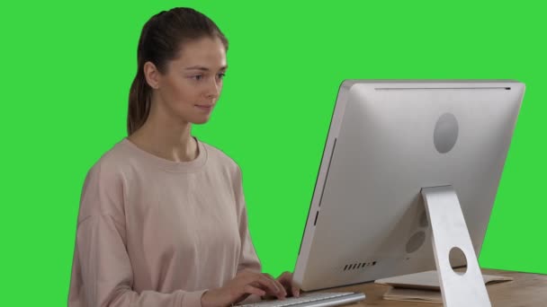 Woman freelancer is working on a new project on computer on a Green Screen, Chroma Key. — Stock Video