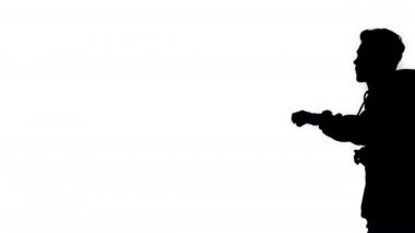 Siluet Moda Dansçısı yürüyen ve dans eden adam.