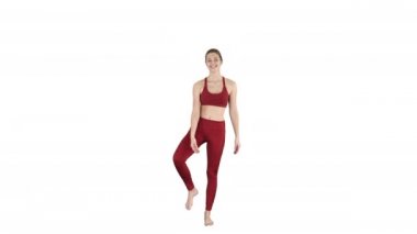 Genç yogi kadın pratik yoga kavramı, varyasyon Utthita Hasta Padangushthasana poz, Trivikramasana, beyaz arka plan üzerinde ayakta bölmeleri.