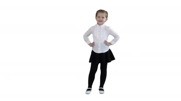 Mała dziewczynka pozowanie w różnych pozach na białym tle. — Wideo stockowe