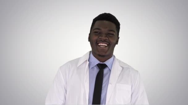 Afro-American Doctor Talking To Camera on gradient background. — Stock Video