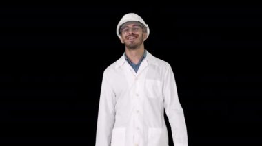 Mutlu mühendis yürüyor. Harika sonuç, Alfa Kanalı.