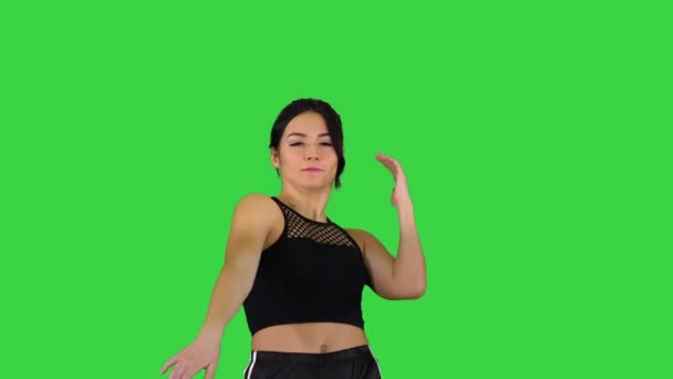 Hot b-meisje dansen op een groen scherm, chroma sleutel. — Stockvideo