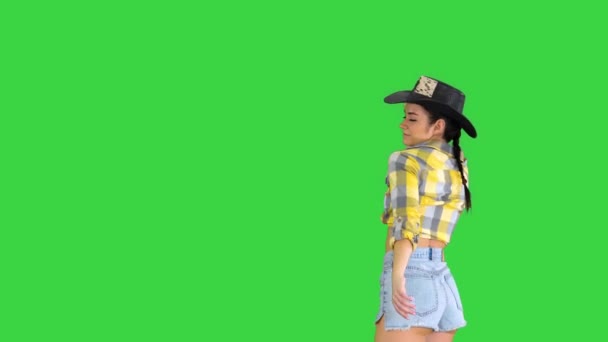 Cowboy girl dances walking on a Green Screen, Chroma Key. — Stock Video