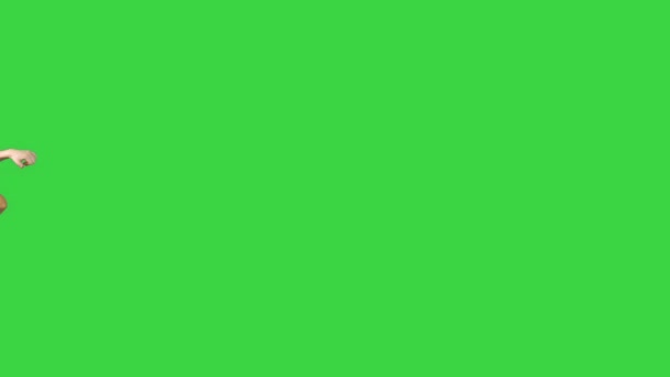 Mulher usando realidade virtual fone de ouvido andando e dançando em uma tela verde, Chroma Key. — Vídeo de Stock