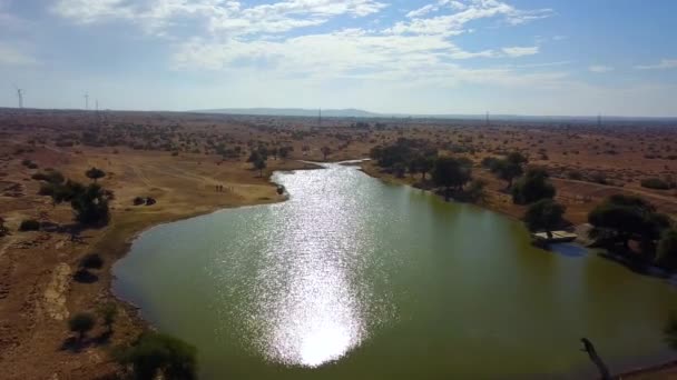 Beau lac au milieu du désert de l'Inde.