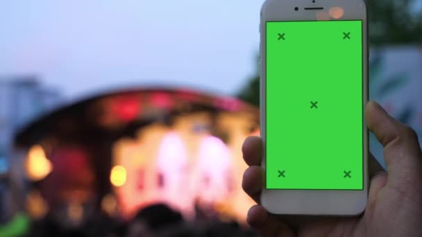 Fan persoon filmen concert met een telefoon. — Stockvideo