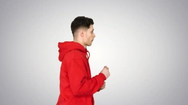 Genç hip-hop adam degrade arka planda Top break dans break dans.