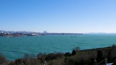 Deniz kanalında gemiler.