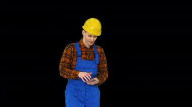 Builder maaşını sayarak ve komik bir şekilde dans, Alpha Channel