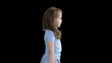 Elinde çanta ile yürüyen sevimli kız öğrenci, Alpha Channel