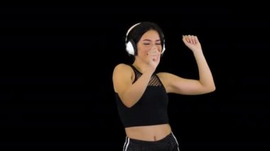 Şort ve kulaklık dans Charming kız, Alpha Channel